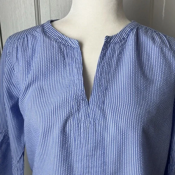 Cute bell sleeve seersucker split neck top blouse - Picture 3 of 7